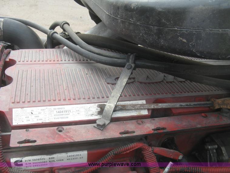 image for item J2754 2003 International Eagle 9400i semi truck