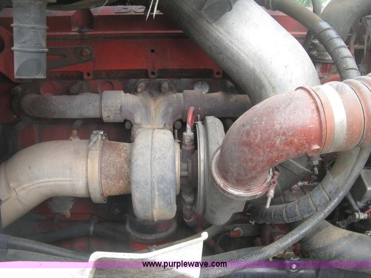 image for item J2754 2003 International Eagle 9400i semi truck