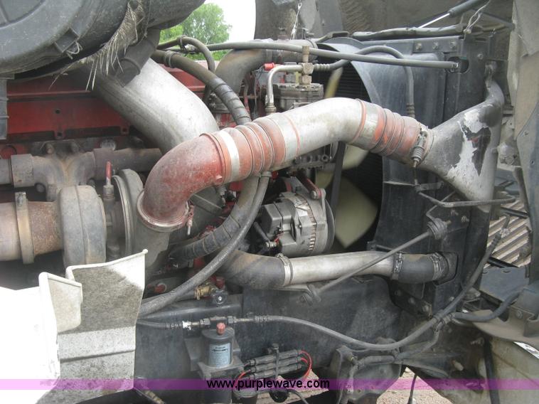 image for item J2754 2003 International Eagle 9400i semi truck