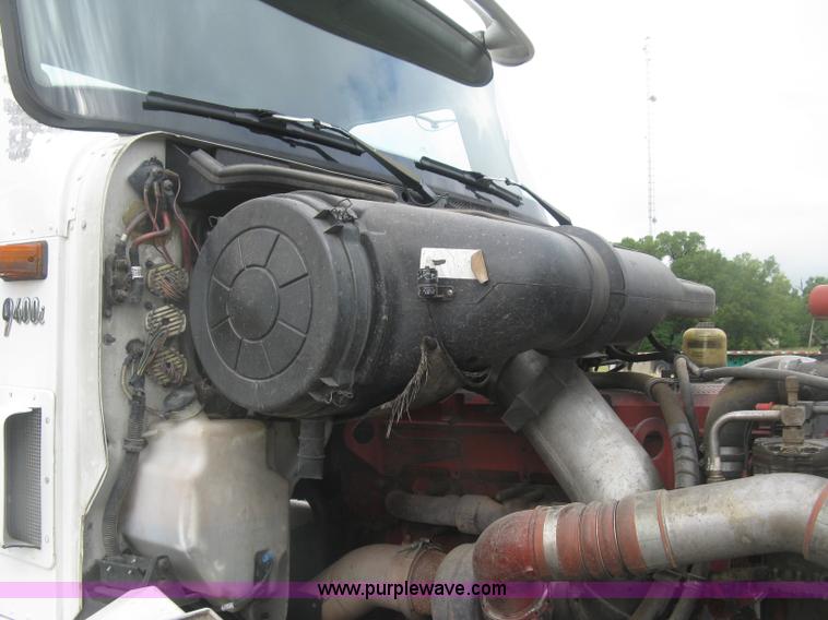 image for item J2754 2003 International Eagle 9400i semi truck