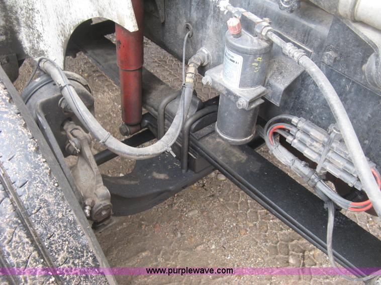 image for item J2754 2003 International Eagle 9400i semi truck