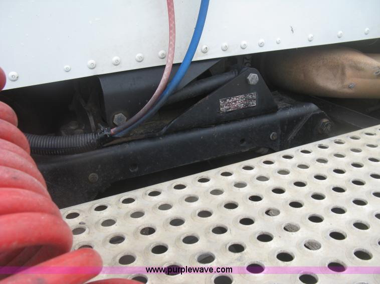 image for item J2754 2003 International Eagle 9400i semi truck