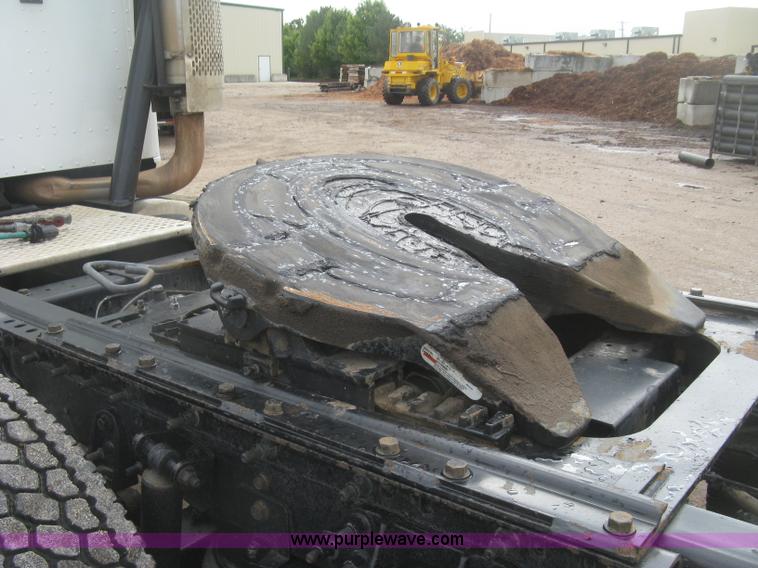 image for item J2754 2003 International Eagle 9400i semi truck