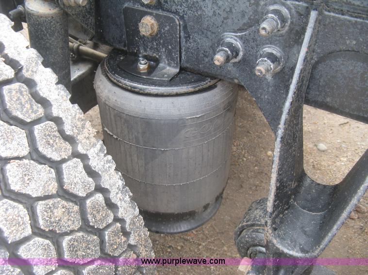 image for item J2754 2003 International Eagle 9400i semi truck