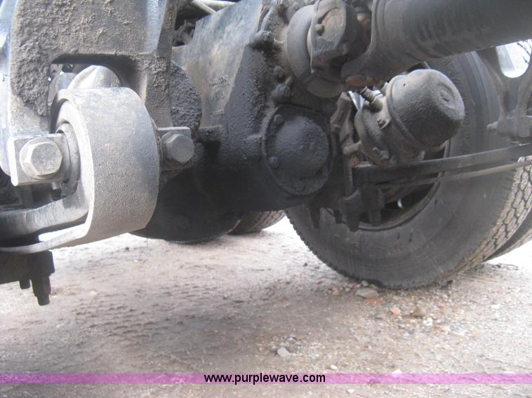 image for item J2754 2003 International Eagle 9400i semi truck