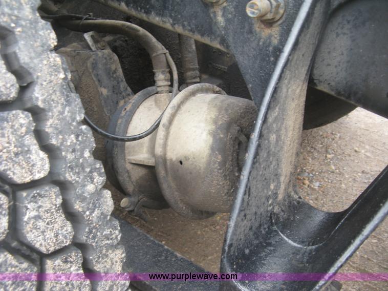 image for item J2754 2003 International Eagle 9400i semi truck