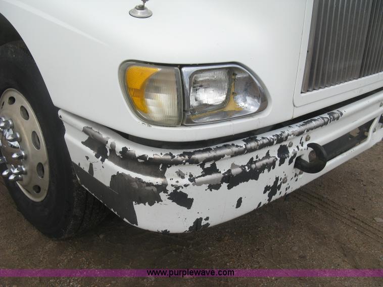 image for item J2754 2003 International Eagle 9400i semi truck