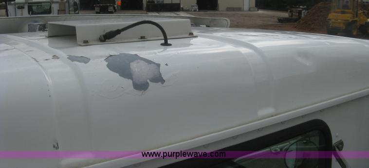 image for item J2754 2003 International Eagle 9400i semi truck