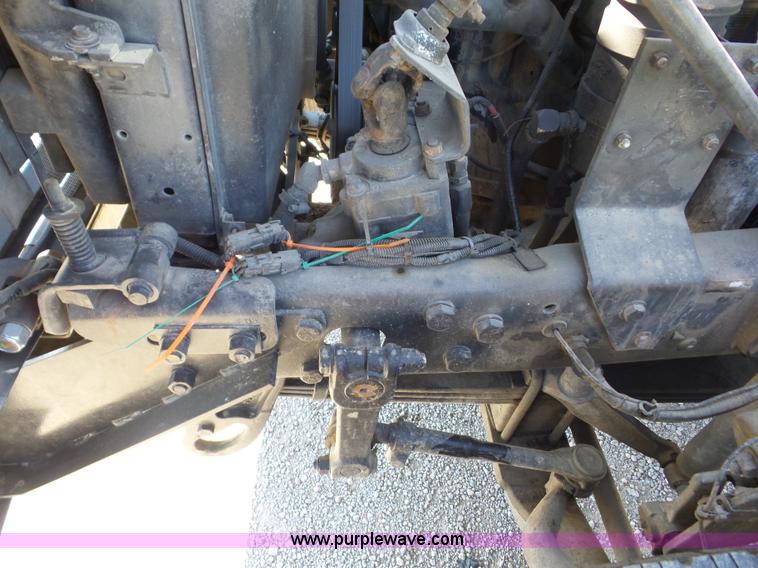 image for item J8739 2002 Mack RD688S semi truck