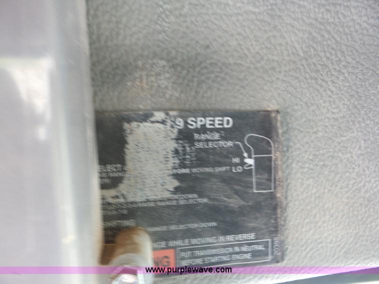 image for item J8739 2002 Mack RD688S semi truck