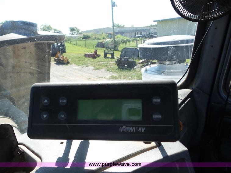 image for item J8739 2002 Mack RD688S semi truck