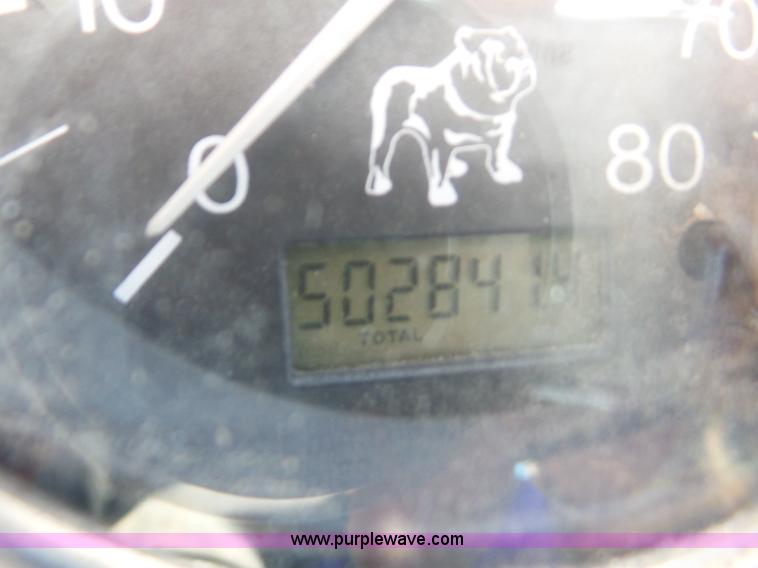 image for item J8739 2002 Mack RD688S semi truck