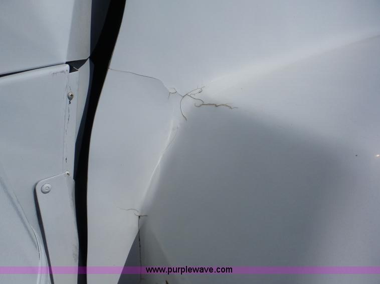 image for item J8739 2002 Mack RD688S semi truck