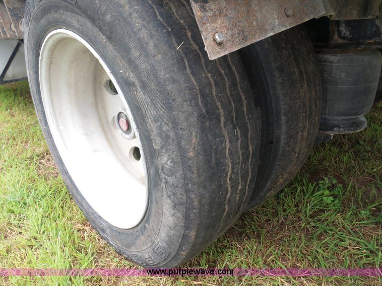 image for item K1608 2010 Fontaine drop deck equipment trailer