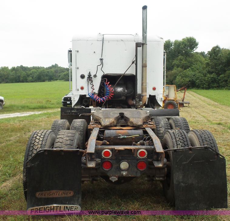 image for item K1613 1989 Freightliner FLA semi truck