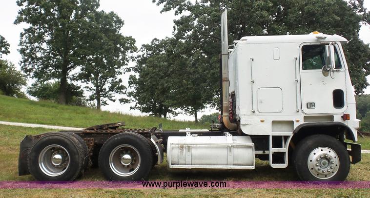 image for item K1613 1989 Freightliner FLA semi truck