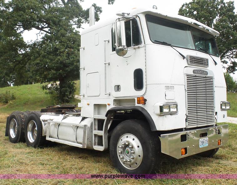 image for item K1613 1989 Freightliner FLA semi truck
