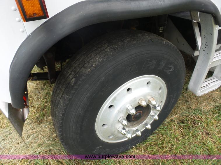 image for item K1613 1989 Freightliner FLA semi truck