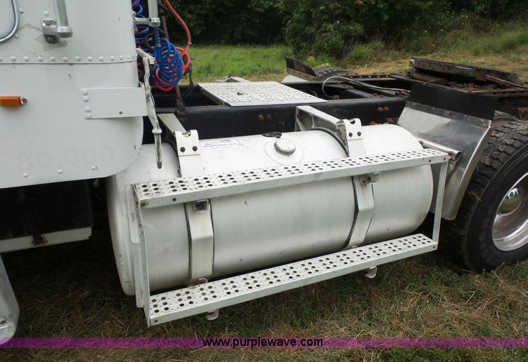 image for item K1613 1989 Freightliner FLA semi truck