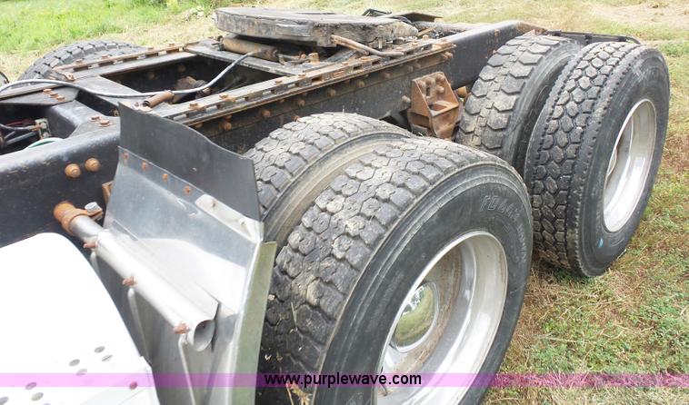 image for item K1613 1989 Freightliner FLA semi truck