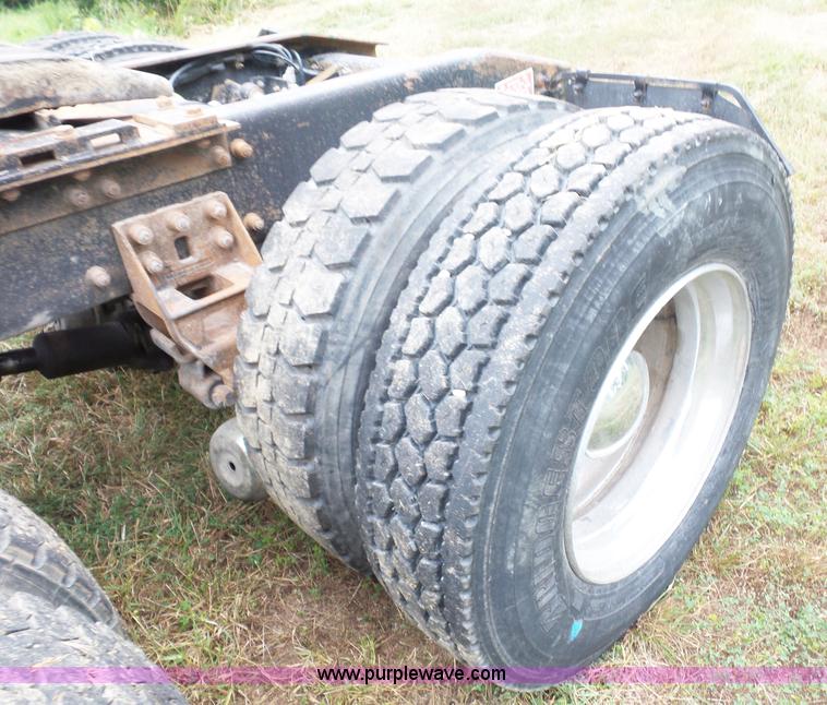 image for item K1613 1989 Freightliner FLA semi truck