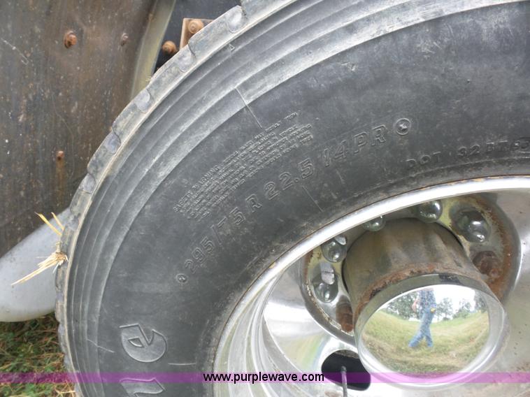 image for item K1613 1989 Freightliner FLA semi truck