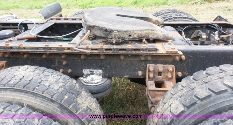 image for item K1613 1989 Freightliner FLA semi truck