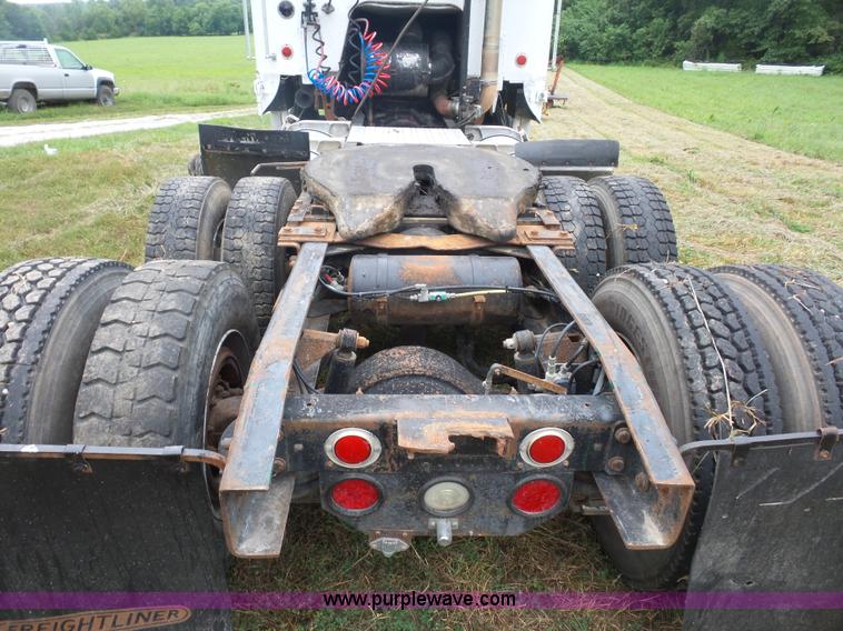 image for item K1613 1989 Freightliner FLA semi truck