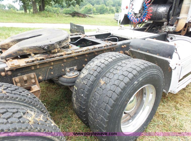 image for item K1613 1989 Freightliner FLA semi truck