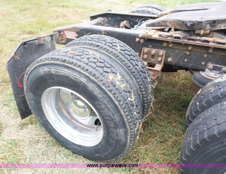 image for item K1613 1989 Freightliner FLA semi truck