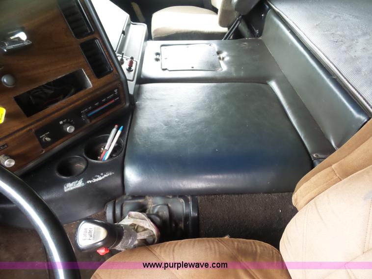 image for item K1613 1989 Freightliner FLA semi truck