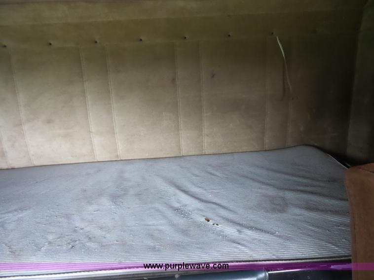 image for item K1613 1989 Freightliner FLA semi truck