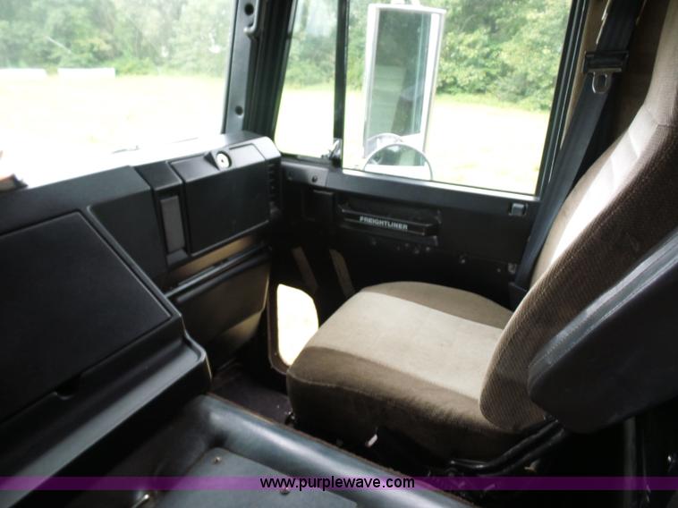 image for item K1613 1989 Freightliner FLA semi truck