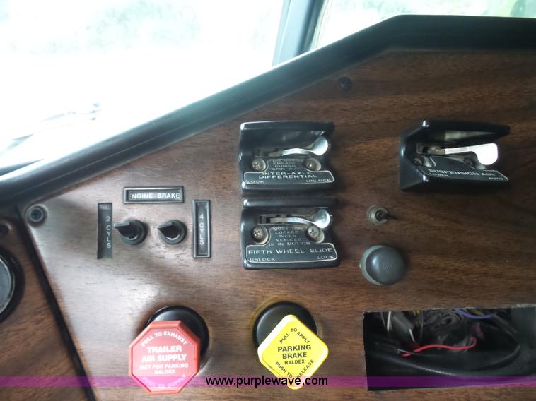 image for item K1613 1989 Freightliner FLA semi truck