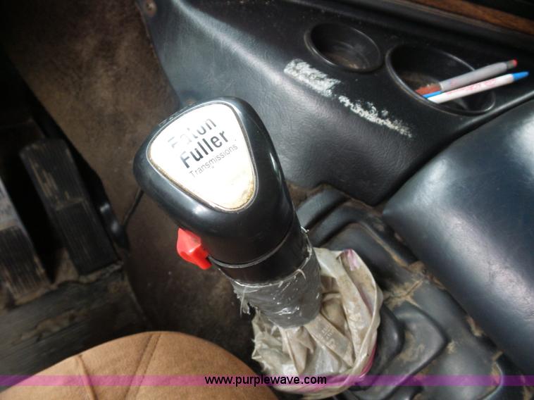 image for item K1613 1989 Freightliner FLA semi truck