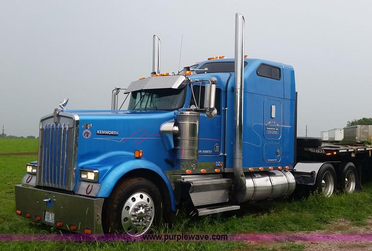 image for item K1685 1999 Kenworth W900 semi truck