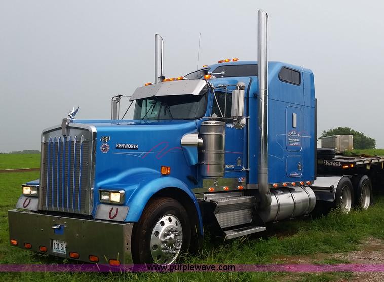 image for item K1685 1999 Kenworth W900 semi truck
