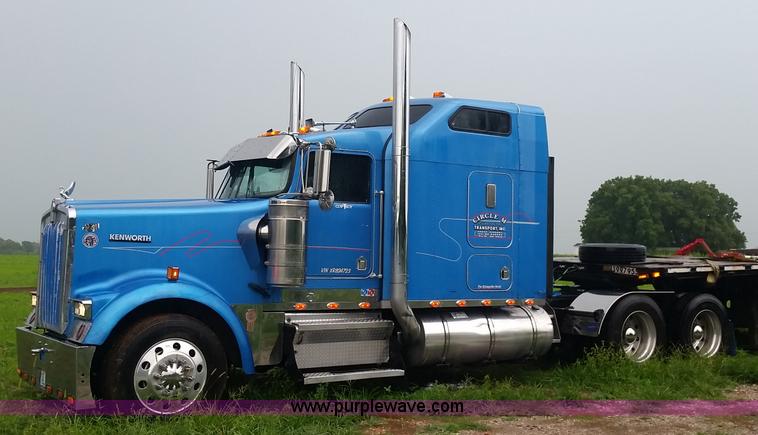 image for item K1685 1999 Kenworth W900 semi truck