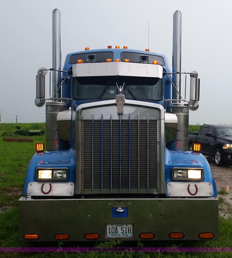 image for item K1685 1999 Kenworth W900 semi truck