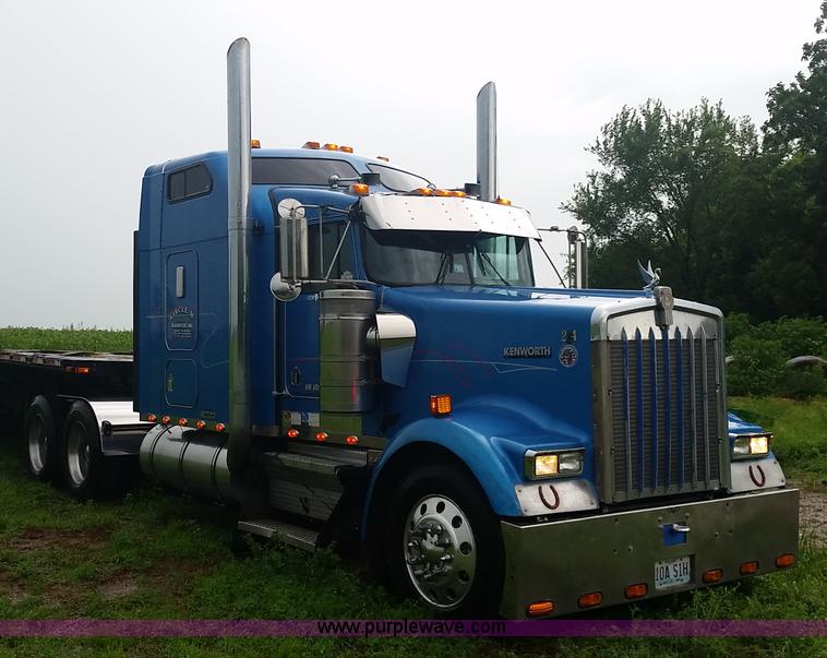 image for item K1685 1999 Kenworth W900 semi truck