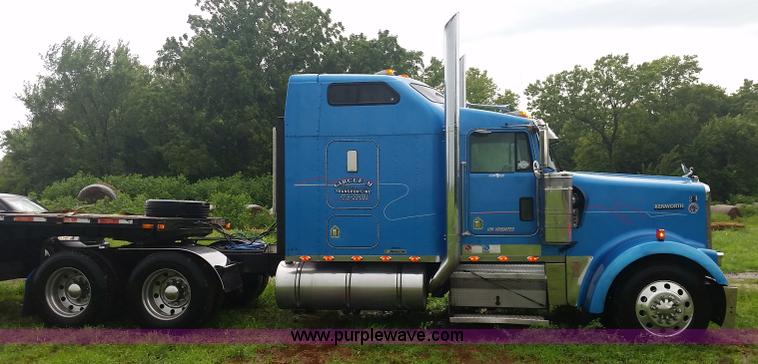 image for item K1685 1999 Kenworth W900 semi truck