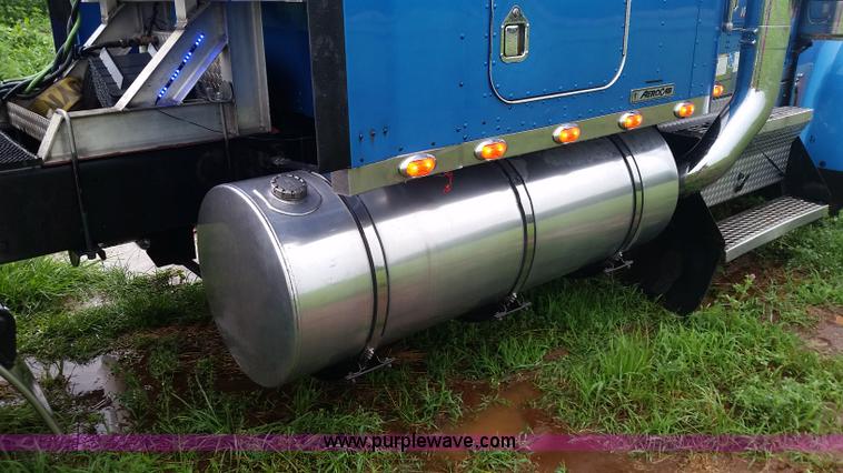 image for item K1685 1999 Kenworth W900 semi truck