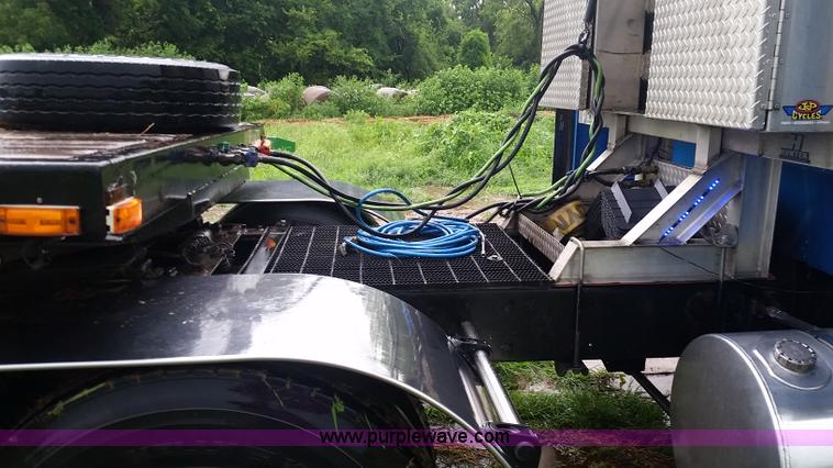 image for item K1685 1999 Kenworth W900 semi truck