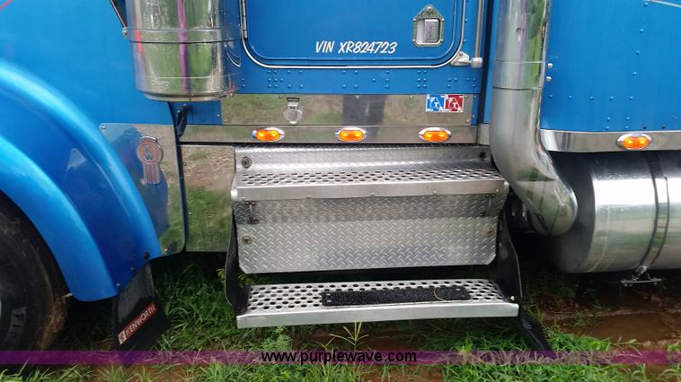 image for item K1685 1999 Kenworth W900 semi truck