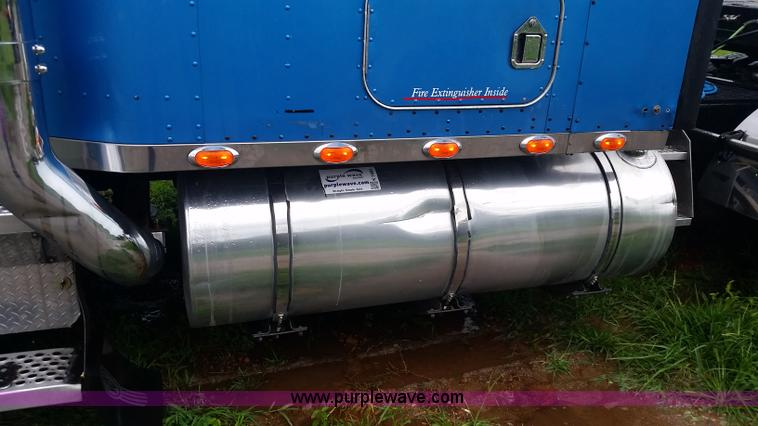 image for item K1685 1999 Kenworth W900 semi truck