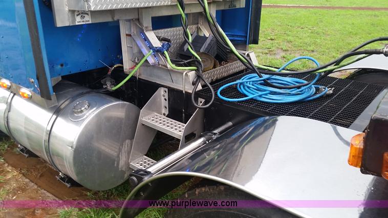 image for item K1685 1999 Kenworth W900 semi truck