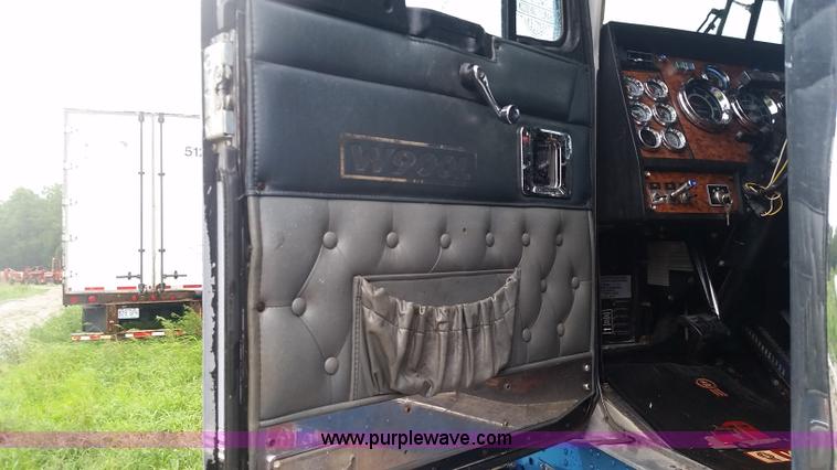 image for item K1685 1999 Kenworth W900 semi truck