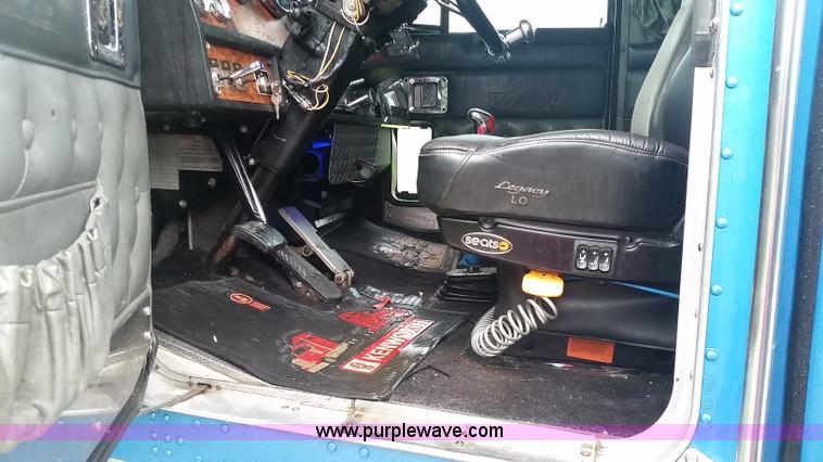 image for item K1685 1999 Kenworth W900 semi truck