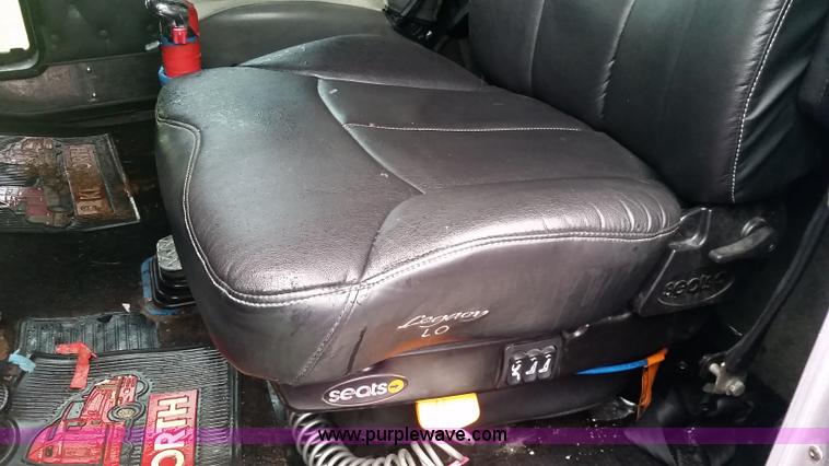 image for item K1685 1999 Kenworth W900 semi truck