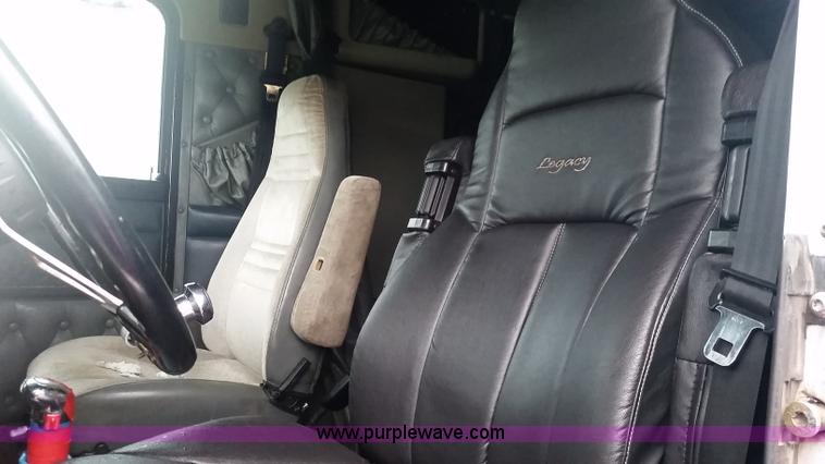 image for item K1685 1999 Kenworth W900 semi truck